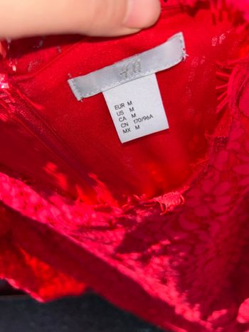 Robe rouge en dentelle 
