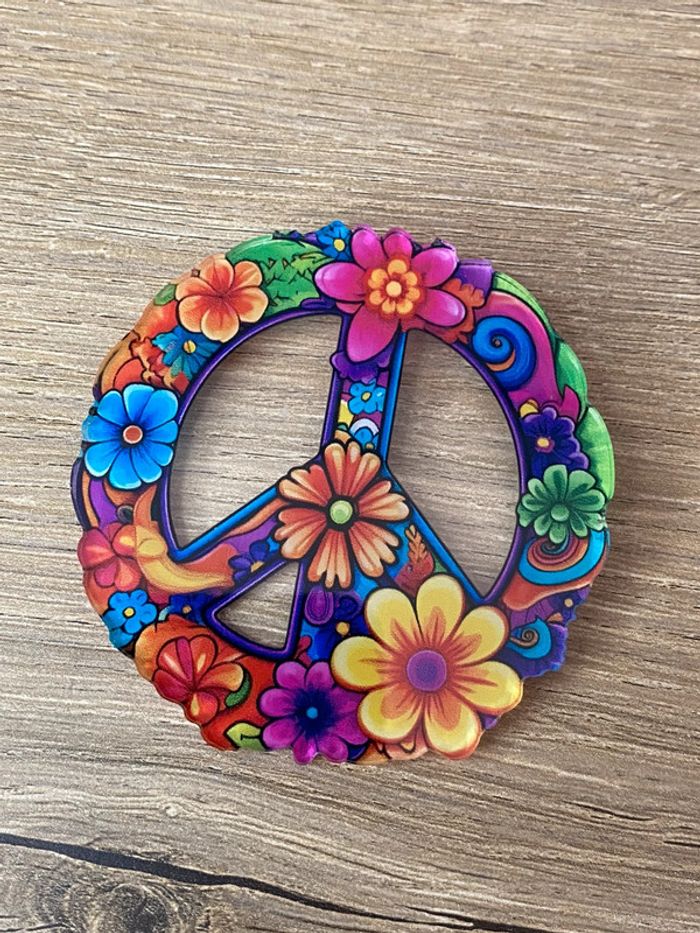 Broche peace and love acrylique