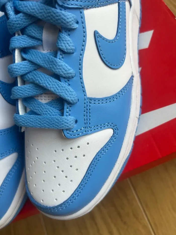Nike Dunk Low GS White/University Blue – Pointure 38 – Neuf - photo numéro 3