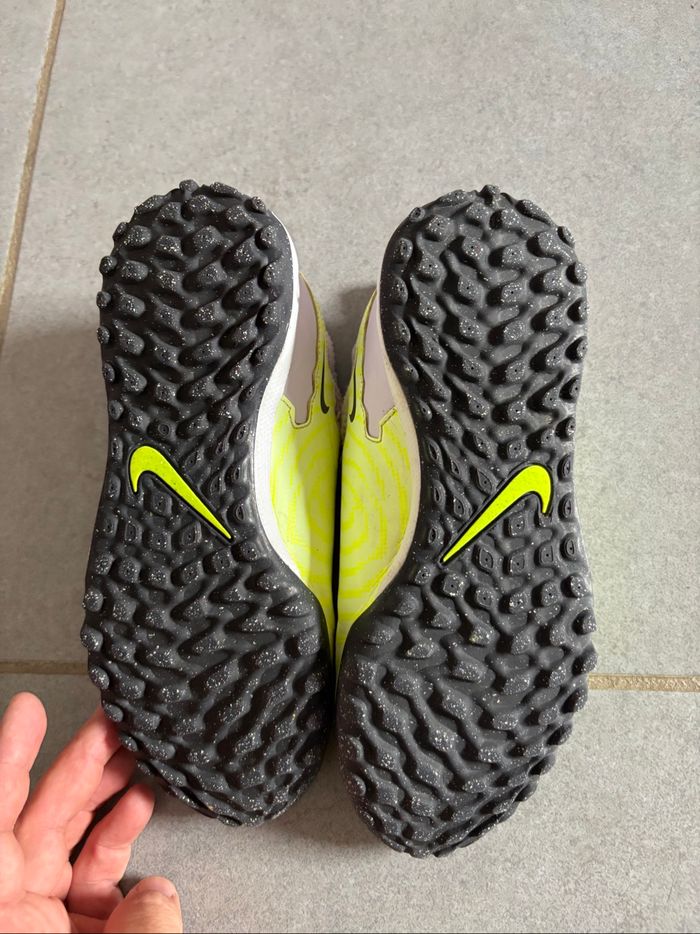 Chaussures de foot synthétique Nike Phantom – Taille 37,5 - photo numéro 2