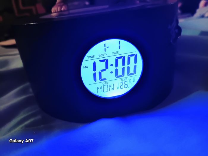 Lampe,horloge alarme, thermomètre one piece - photo numéro 2