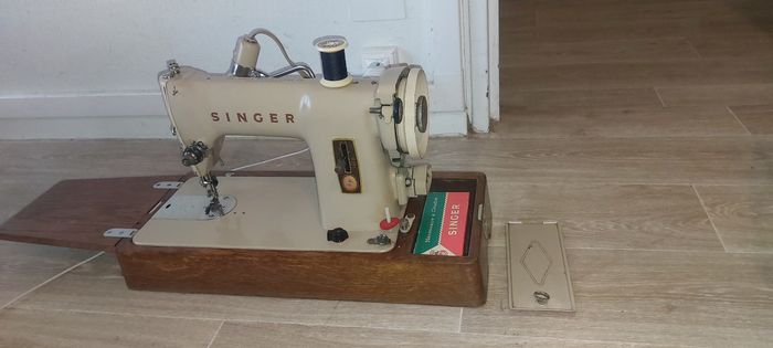 Machine à coudre singer ancienne