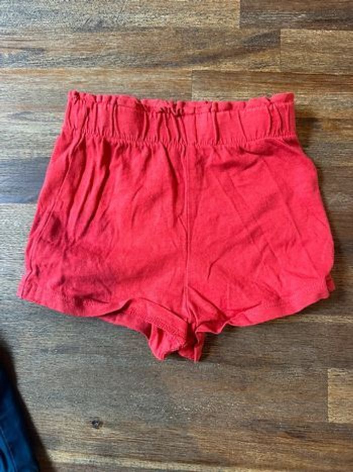 Lot shorts été 12 mois - photo numéro 2