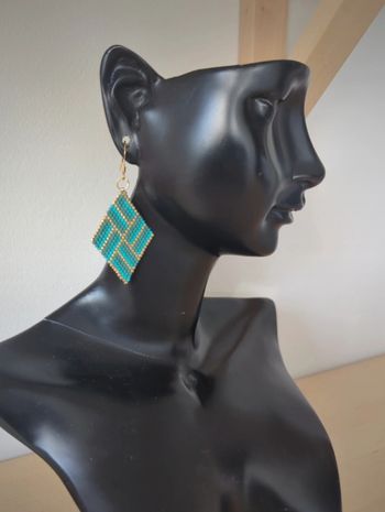 Boucles d'oreilles pendantes / losange / doré et turquoise / miyuki / tissage