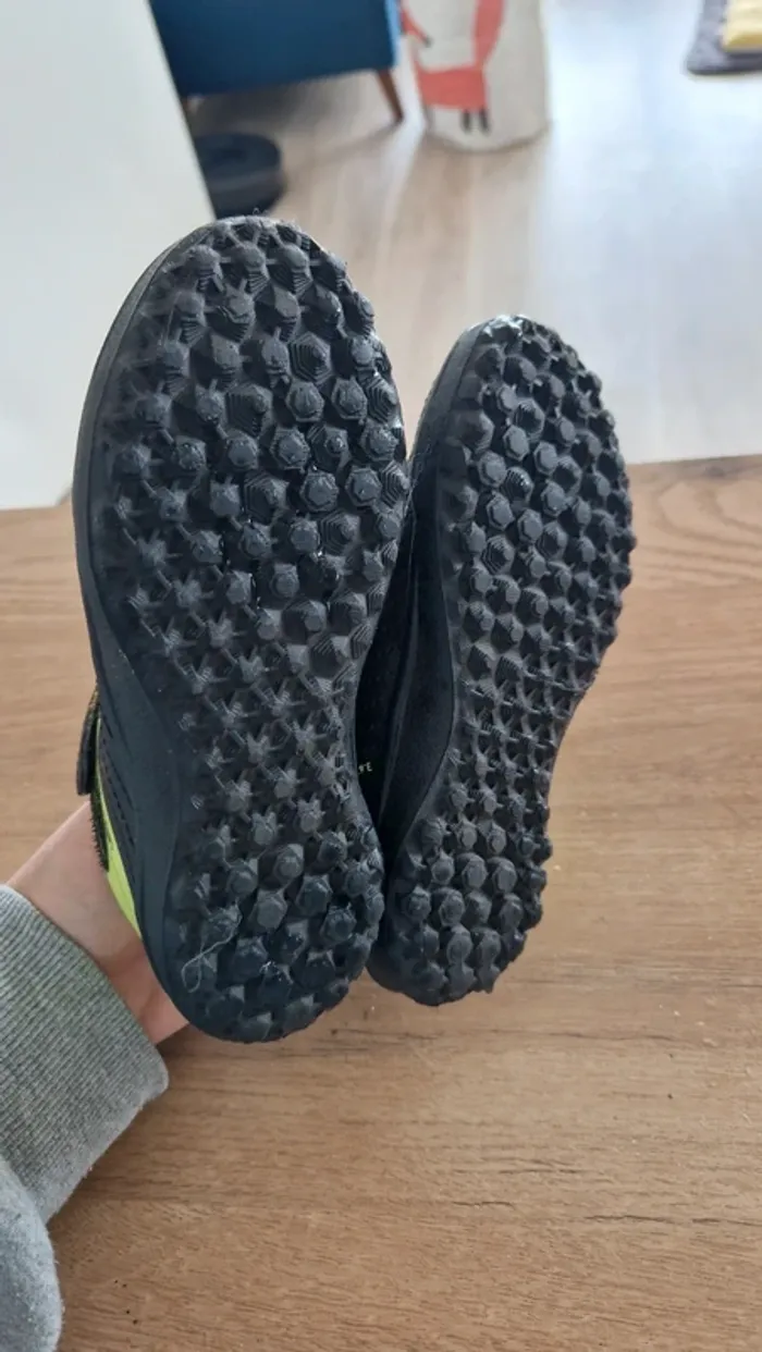 Chaussures de football quasi neufs - photo numéro 3