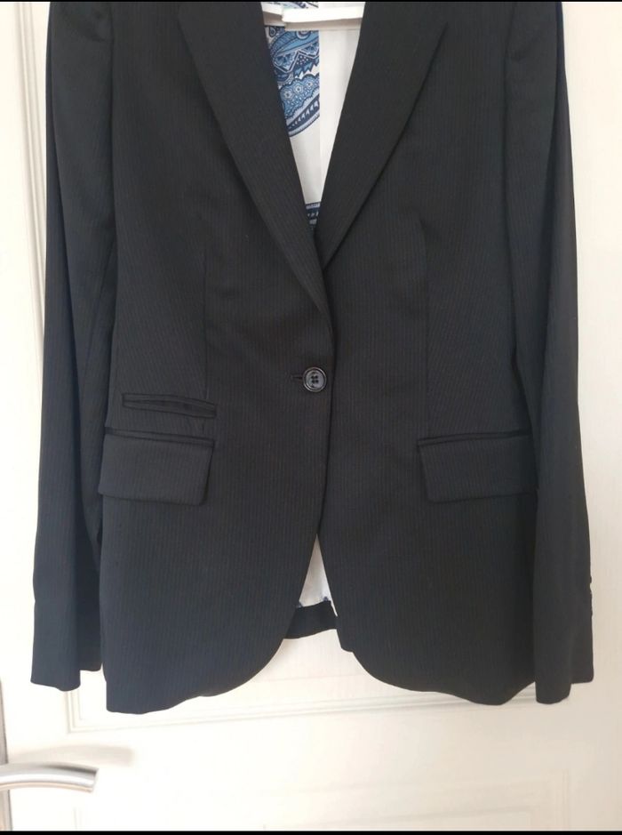 Belle ensemble tailleur veste et pantalon noir a rayure blanche femme Massimo dutti taille M/38 - photo numéro 3