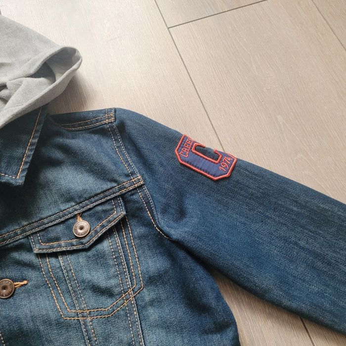 Très belle veste en jeans bleu de qualité. Garçon 6 ans. Marque Creeks - photo numéro 2
