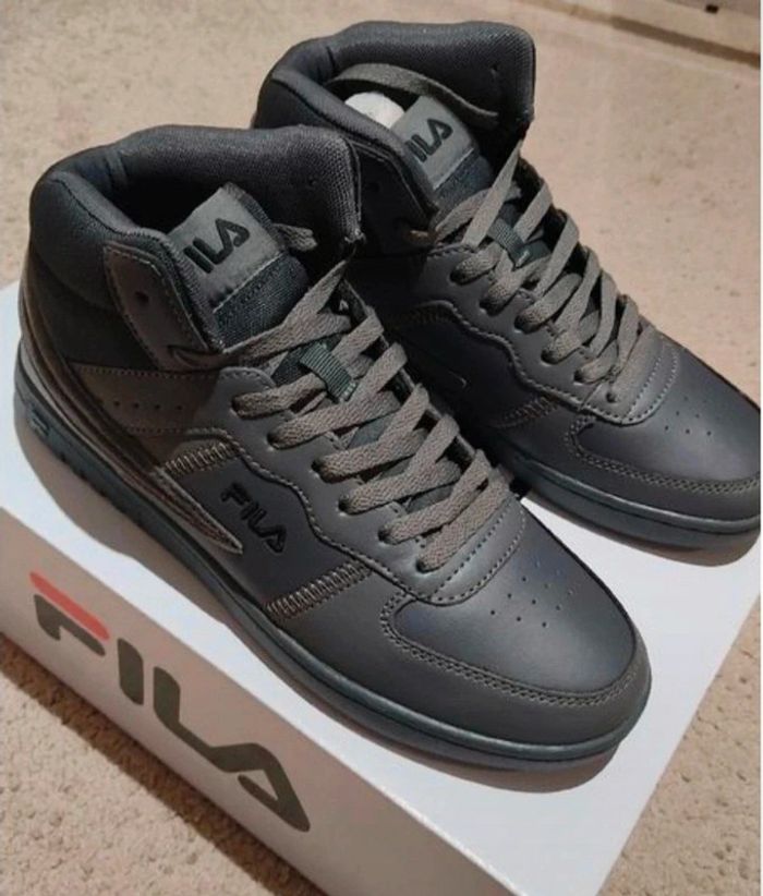 Baskets sneakers homme Fila montantes cuir neuves P42