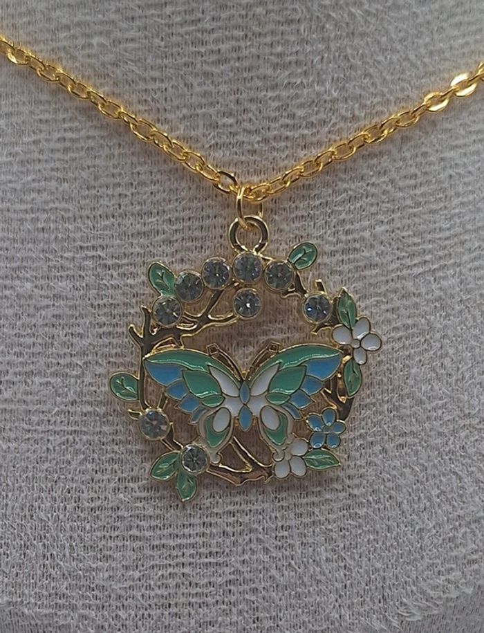 Collier papillon - photo numéro 2
