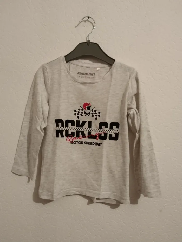 tee shirt manches longues gris même pas peur garcon 4 ans