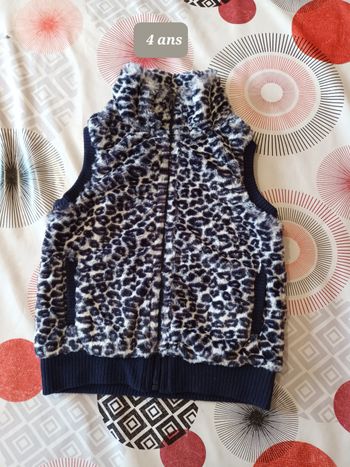 Veste sans manche Neuve taille 4 ans