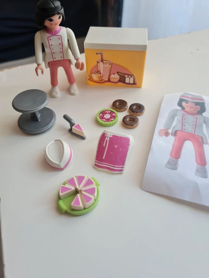 Playmobil 9097 pâtissière avec gâteaux et présentoir - photo numéro 4