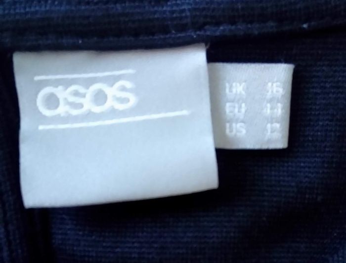 🌿 Robe noire et broderie dorée Asos taille 44 🌿 - photo numéro 3