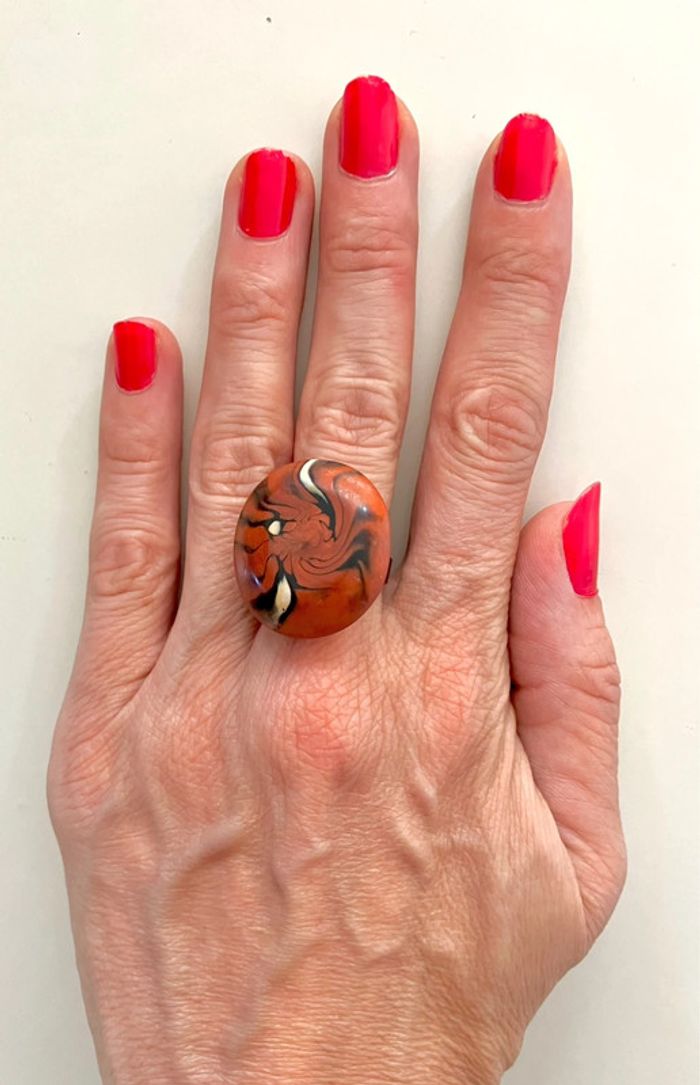 Bague ronde style baroque fait main marron et blanc cassé + noir - taille 54