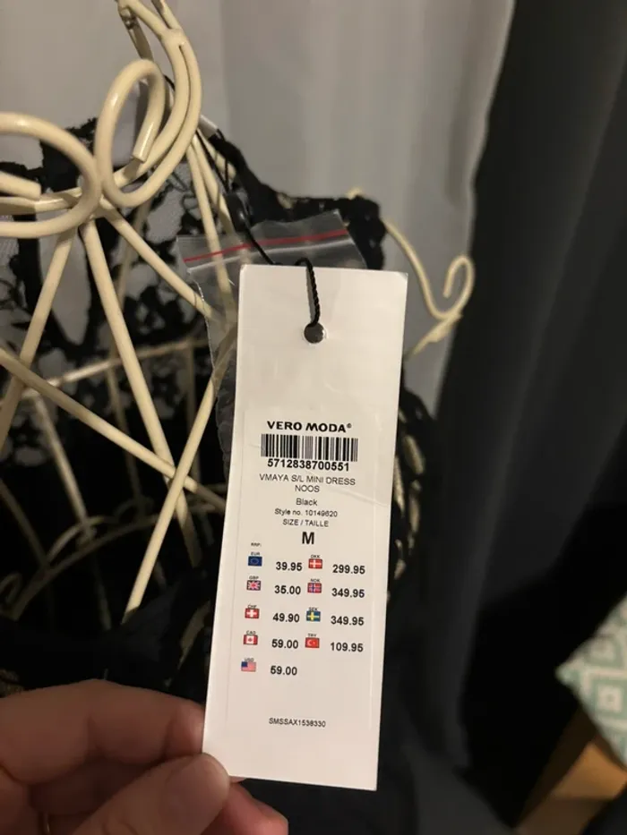 Robe noire Vero Moda – Neuve avec étiquette - photo numéro 4