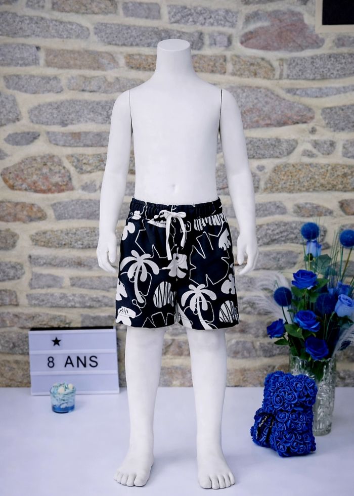 Short imprimé tropical gris et blanc Garçon taille 8 ans marque Vertbaudet 🎸