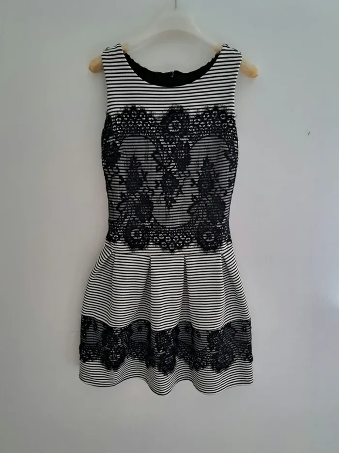 Robe patineuse rayée - Miss One - taille S - dentelle