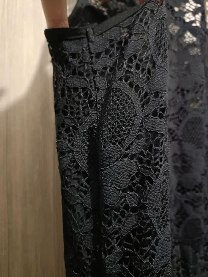 Robe a dentelles noir - photo numéro 2