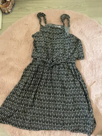 Robe à motifs noire et blanche