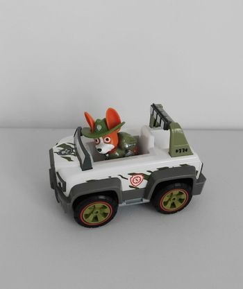 PAT PATROUILLE Figurine et  Voiture de Tracker Travers 14 cm