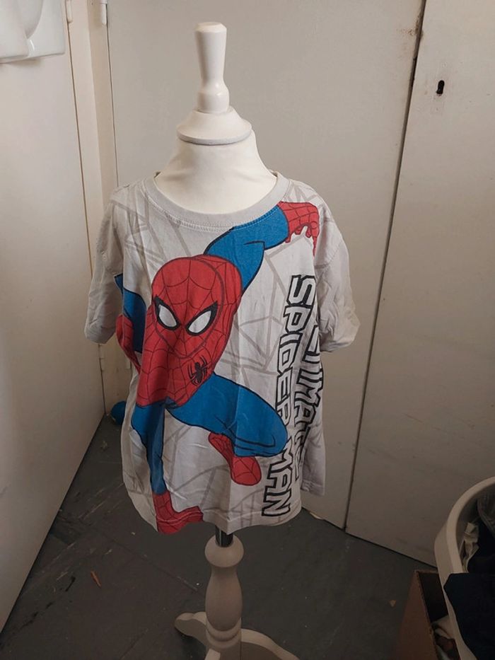 Tee-shirt spiderman taille 7/8 ans