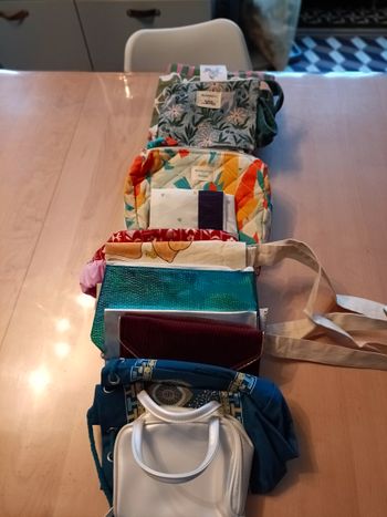 GROS LOT DE 12 POCHETTES MY LITTLE BOX