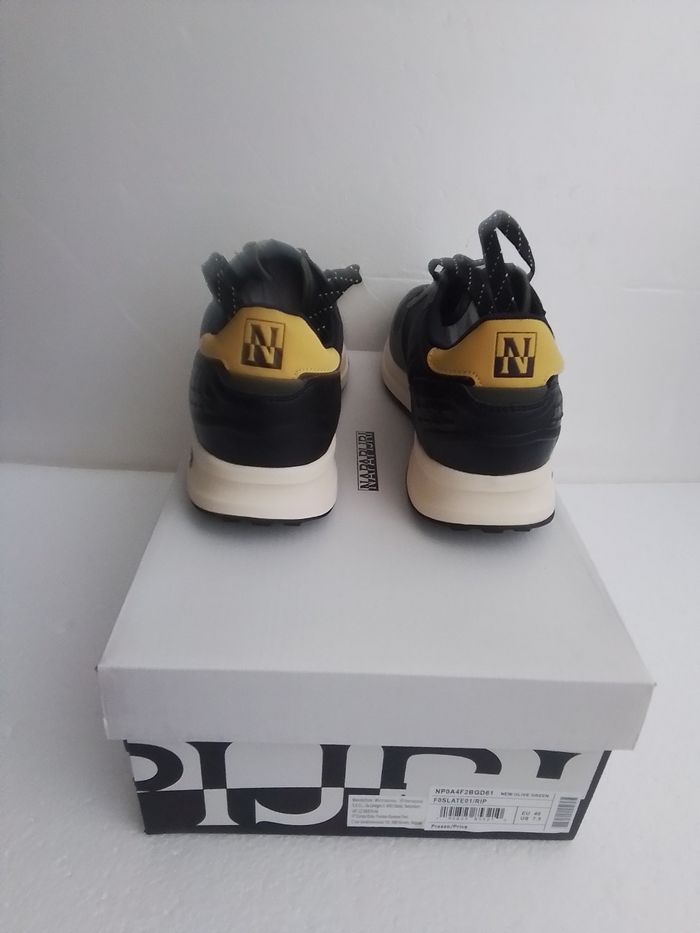 NAPAPIJRI  basket EU 40. Neuve. - photo numéro 2