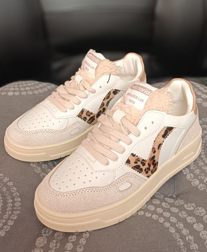 Baskets Femme Victoria, seul efecto piel animal. Pointure 36. Neuves