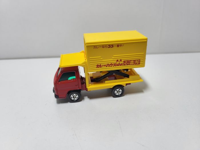 Tomica Isuzu Camion - photo numéro 5