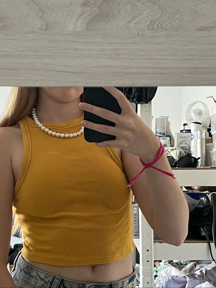 Top jaune