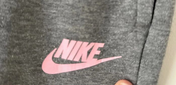 👖jogging gris avec poche fille Nike - 3-4 ans - bon état 👟 - photo numéro 3