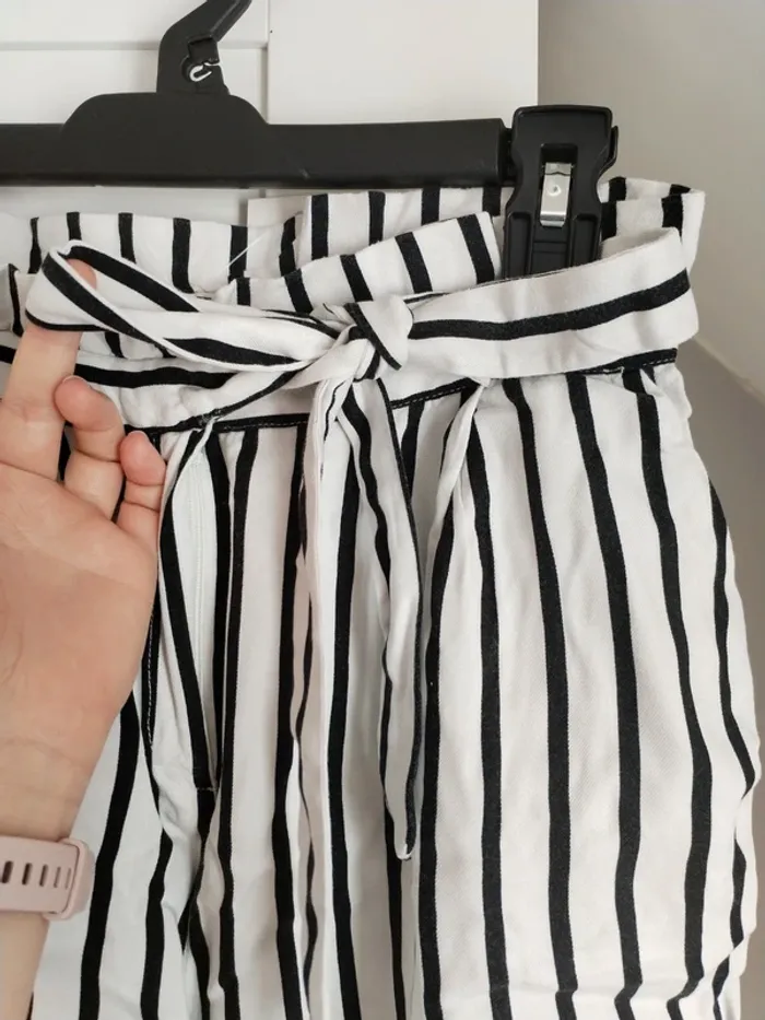 Short à rayures noires et blanches - photo numéro 5