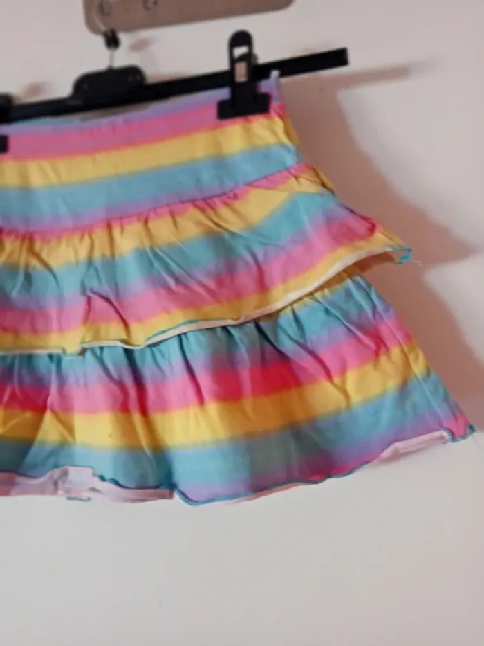 Jolie jupe multicolore.  C&A. 6 ans - photo numéro 3