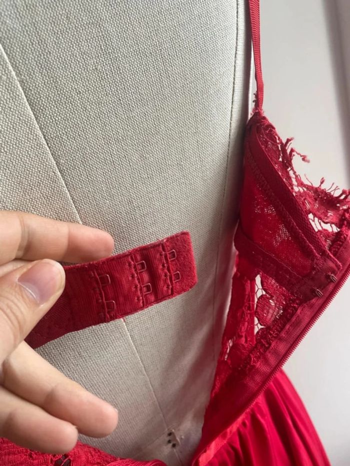Robe rouge satin & dentelle sur mesure - photo numéro 13