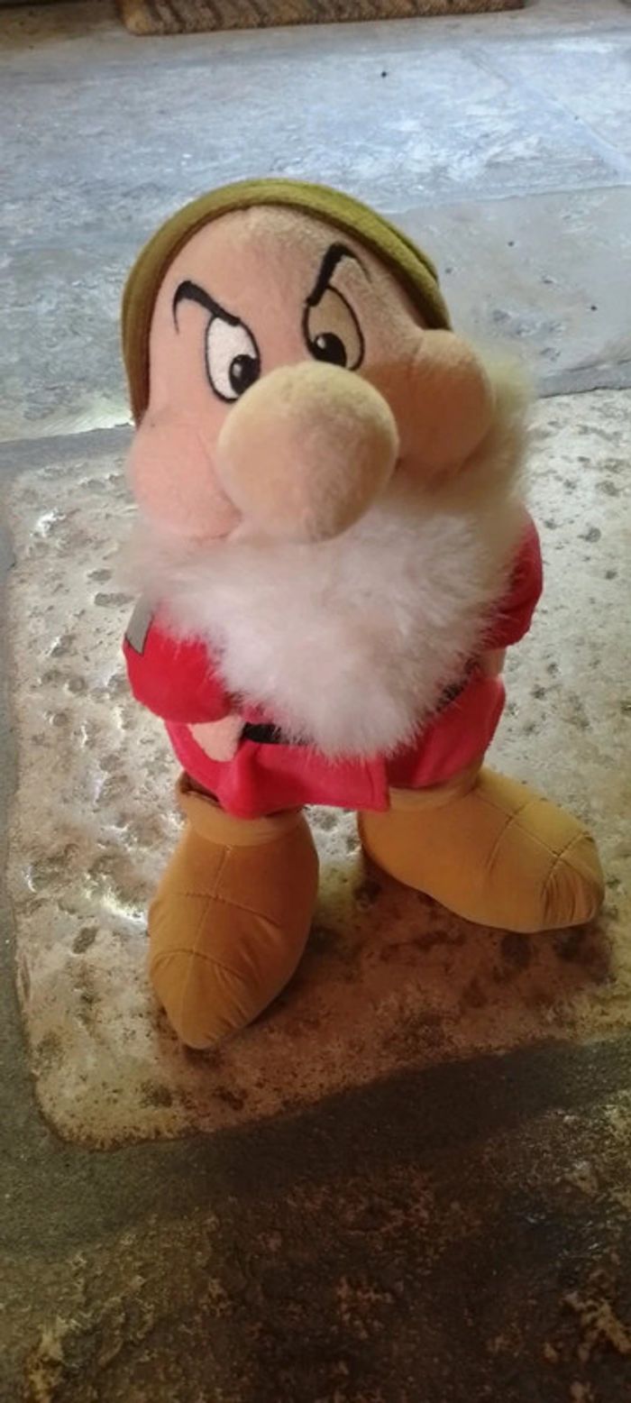 Peluche Grincheux Blanche Neige Disney