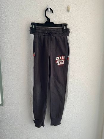 Jogging kiabi taille 7/8 ans 💫