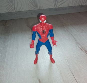 Figurine spider man