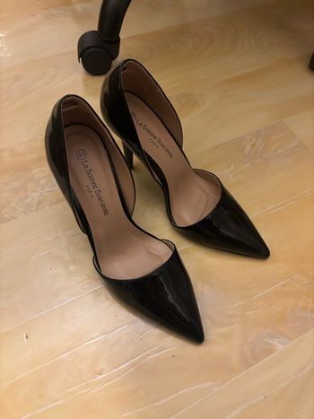 Chaussures à talon noir vernis 