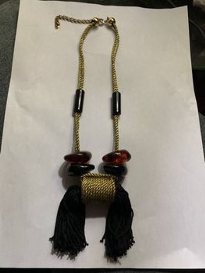 Collier perles et pompom - photo numéro 3