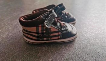 Chaussures à scratchs bébé 6/12 mois