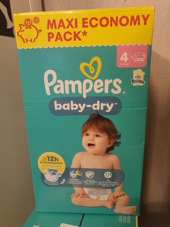 Couches pampers taille 4