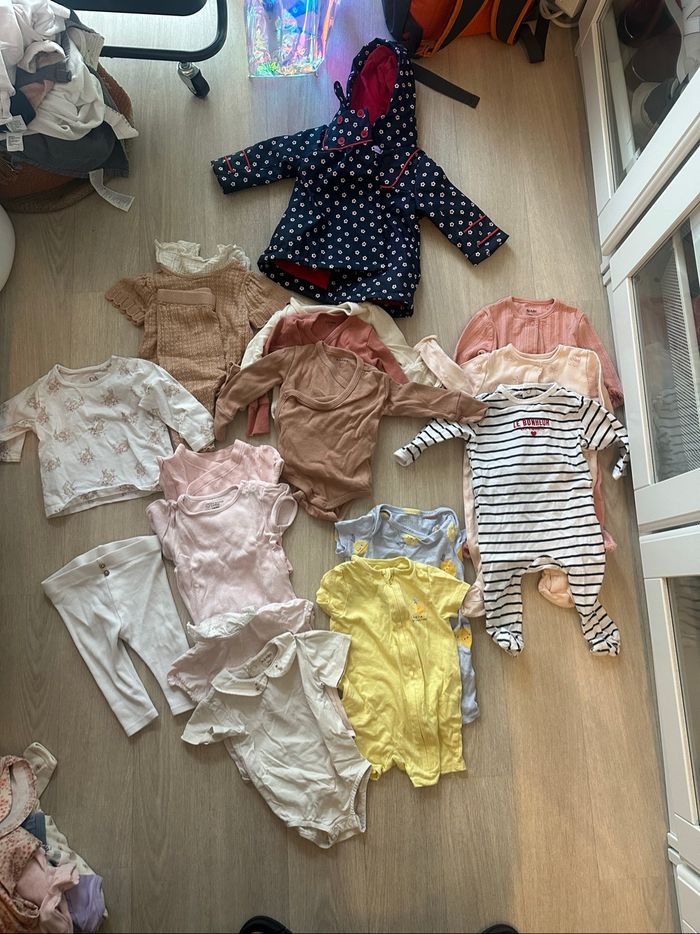 Lot 38 articles fille 6 mois - photo numéro 2