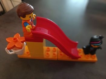 Lego duplo environ 40  pièces diverses  avec 2 figurines, toboggan