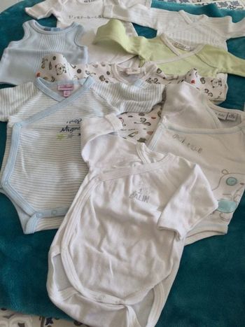 lot 7 bodies bodys 1 mois tbe tex kiabi pommette kitchoun et autres + 1 petit maillot dpam