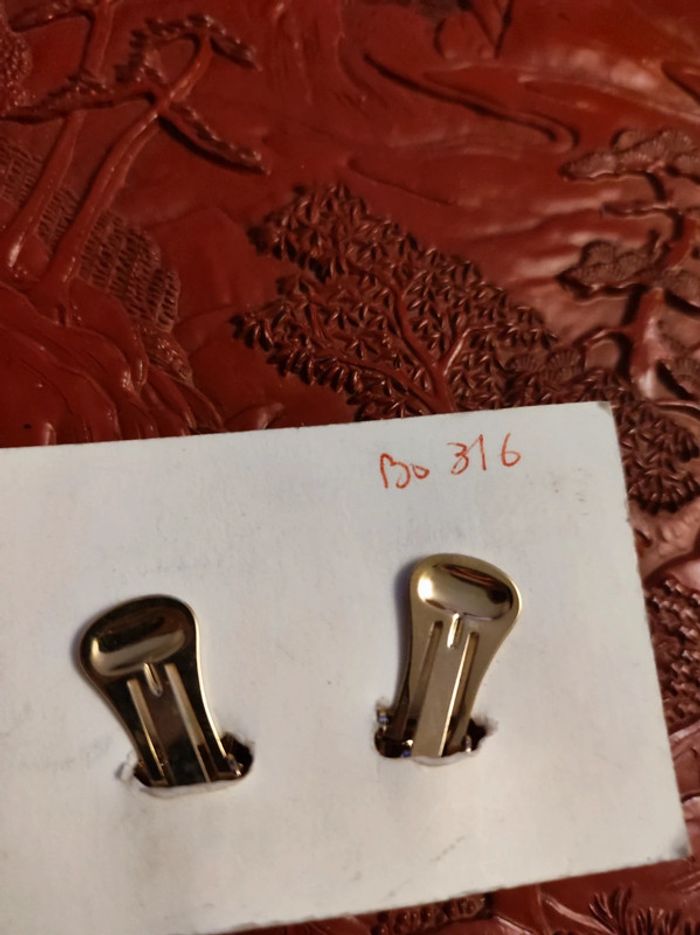 Boucles d'oreilles triangle - photo numéro 4