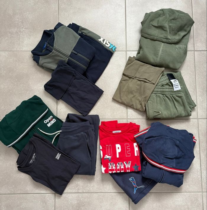 Lot de 12 vêtements taille 12 ans