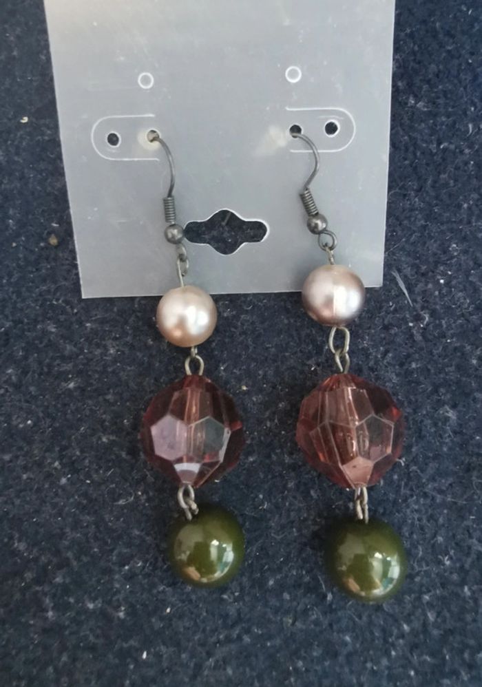 Boucles pendantes a perles