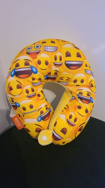 Coussin cale tête Emoji microbille protège nuque Smile