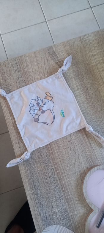 DOUDOU beige Disney jamais utilisé