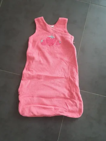 Gigoteuse turbulette souple fine été rose motif fraises ajustable